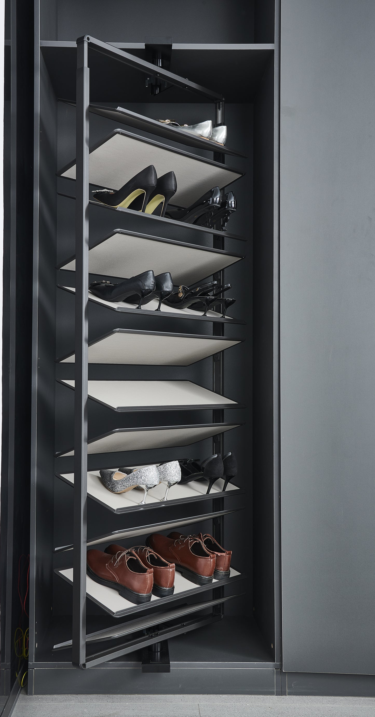 Lusano Spinning Shoe Rack