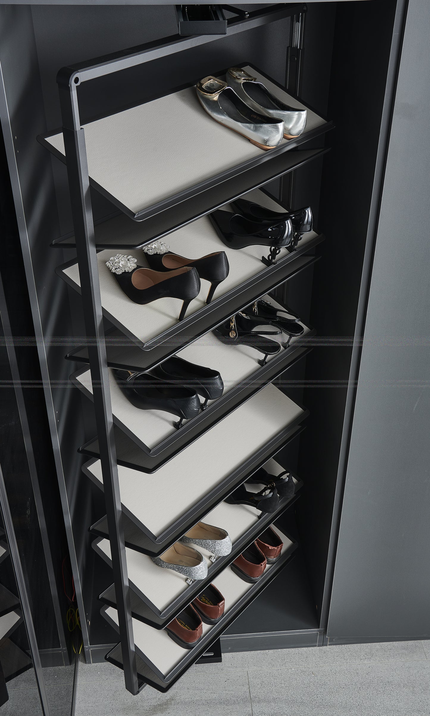 Lusano Spinning Shoe Rack