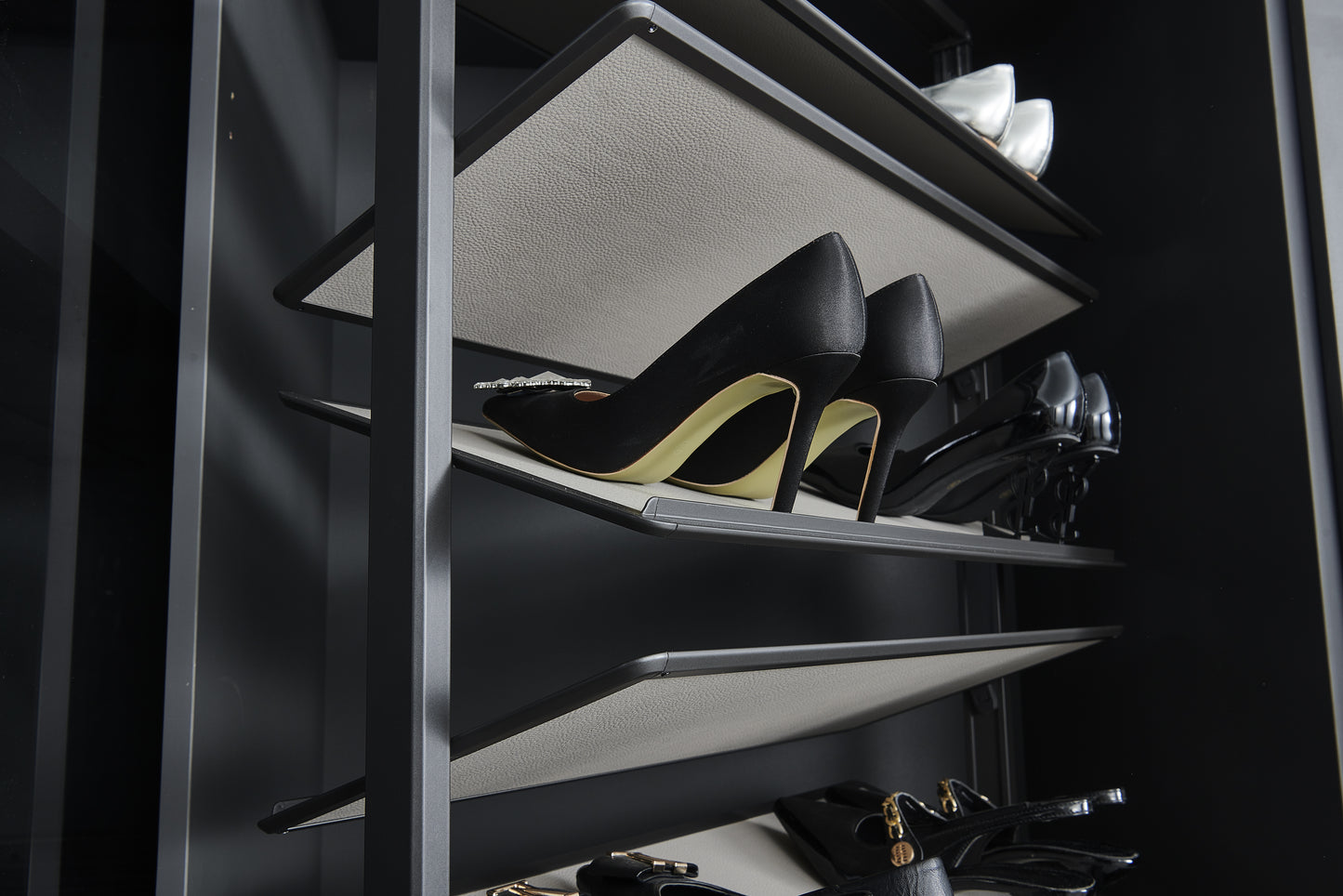 Lusano Spinning Shoe Rack