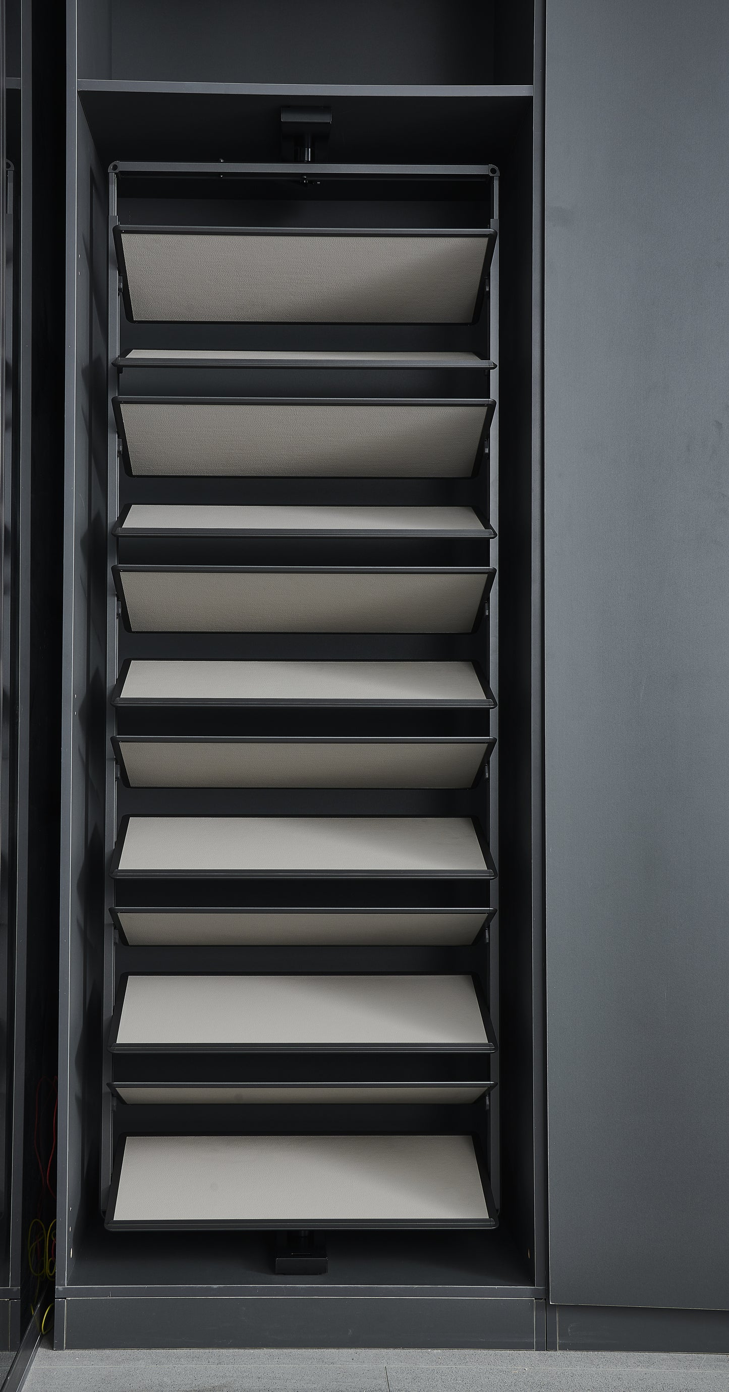 Lusano Spinning Shoe Rack