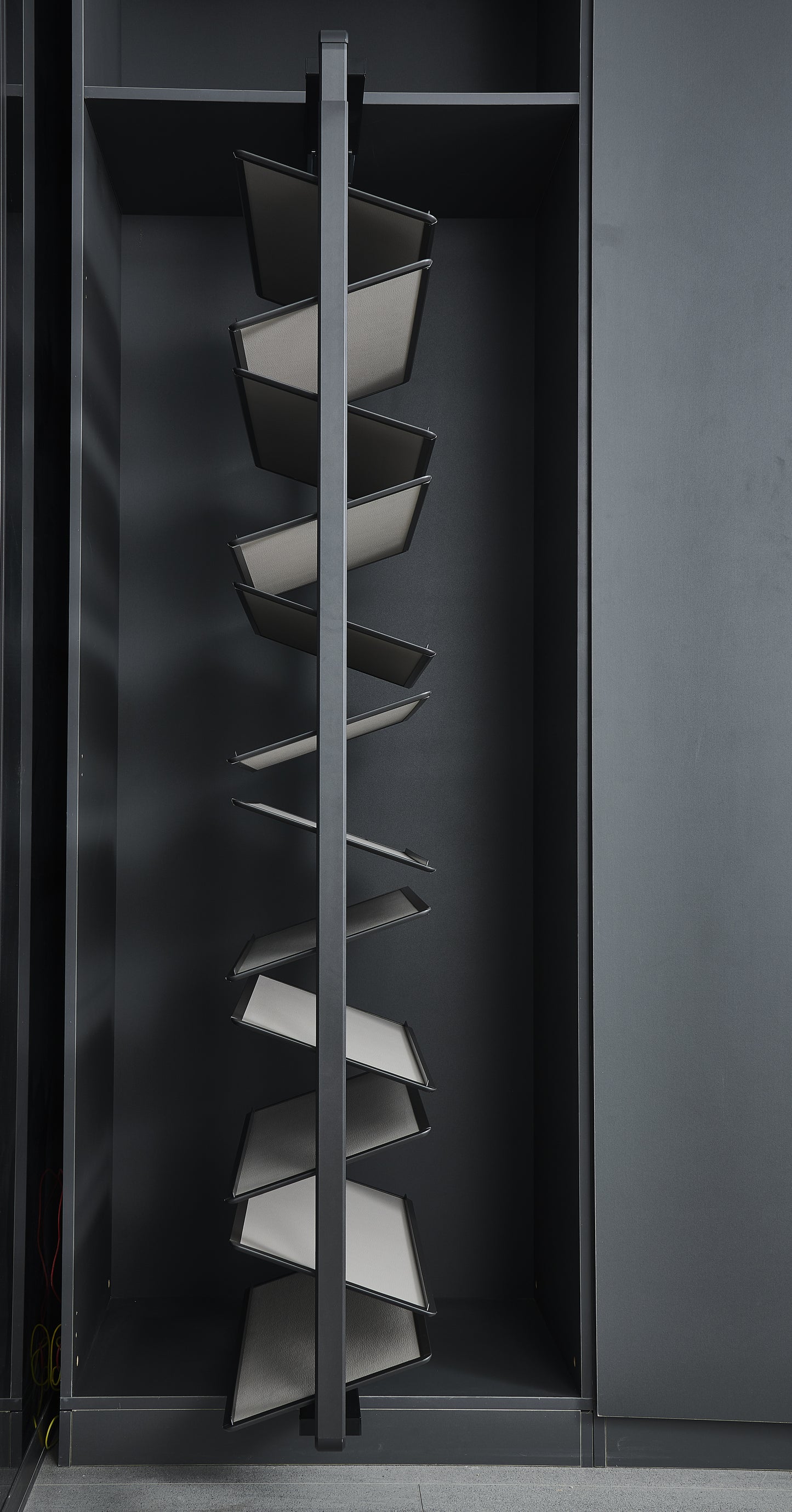 Lusano Spinning Shoe Rack