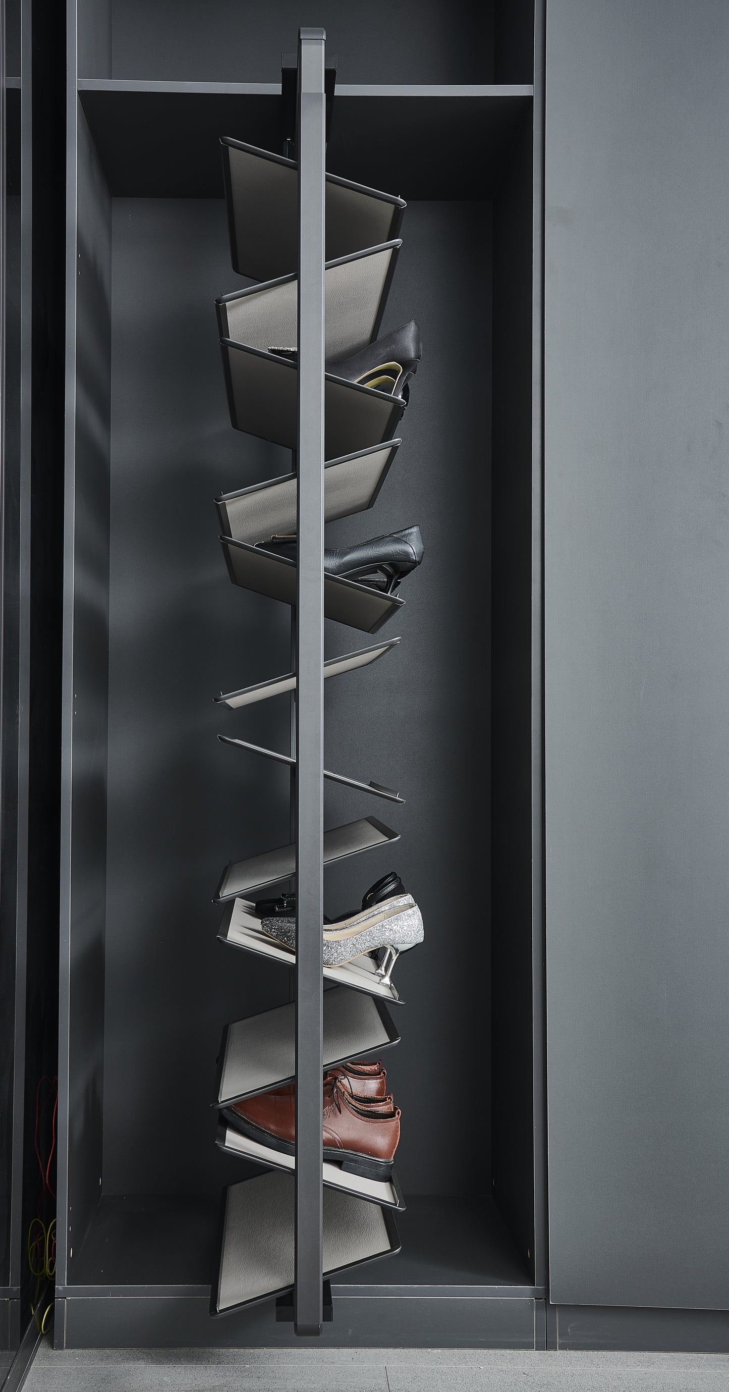 Lusano Spinning Shoe Rack