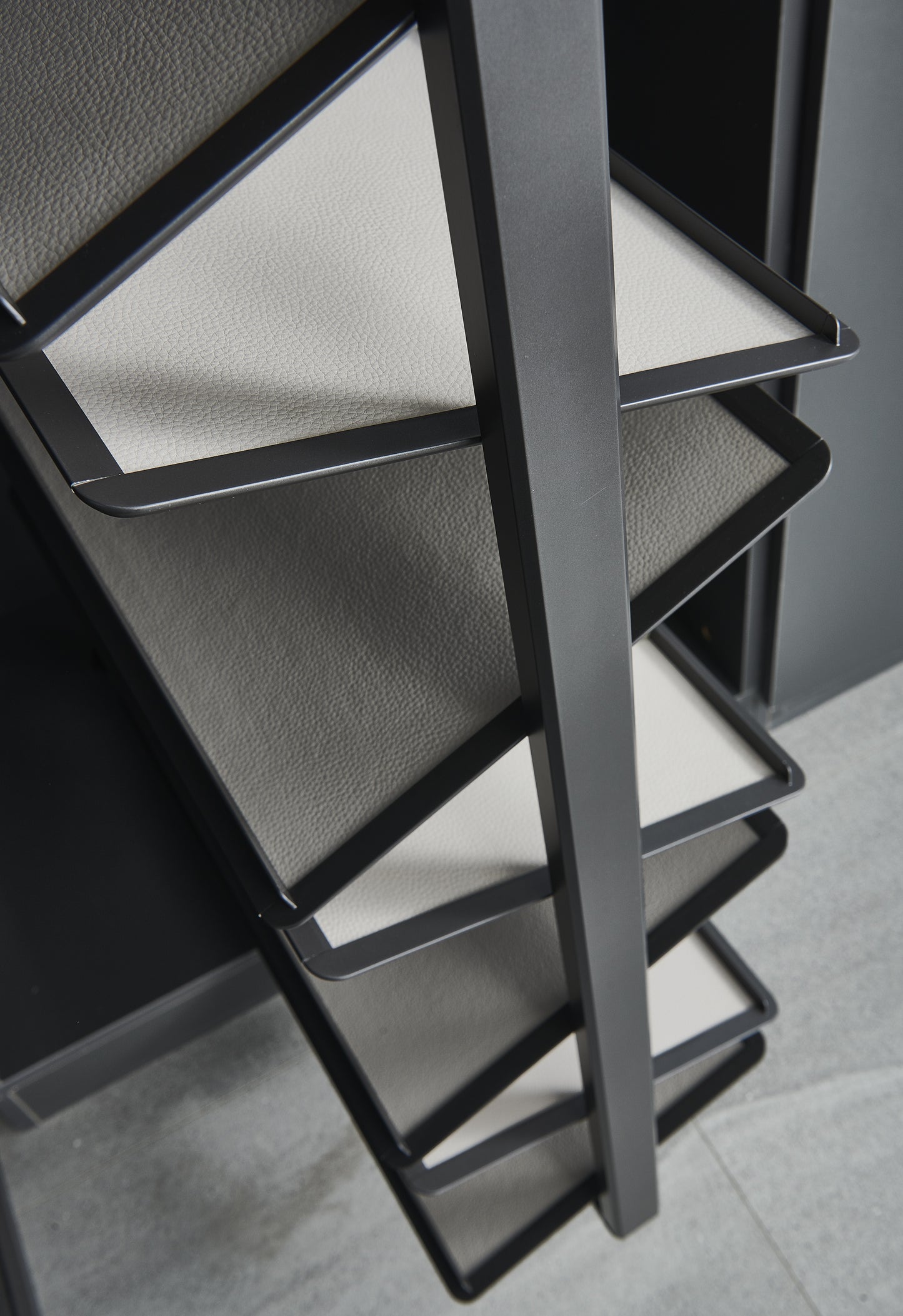 Lusano Spinning Shoe Rack