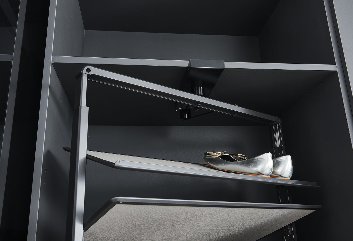 Lusano Spinning Shoe Rack