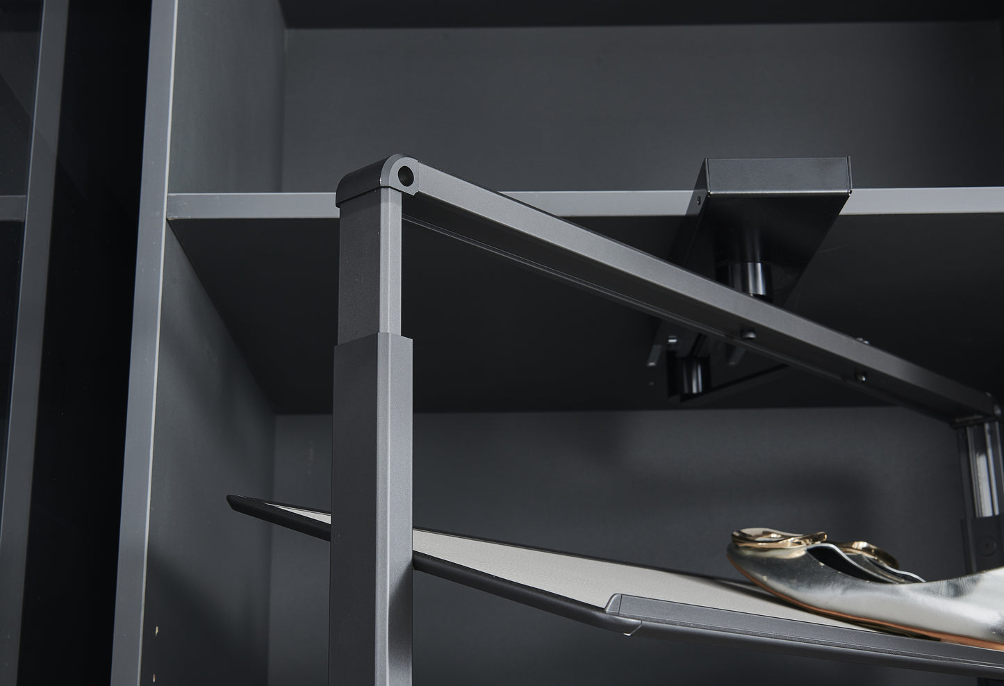 Lusano Spinning Shoe Rack